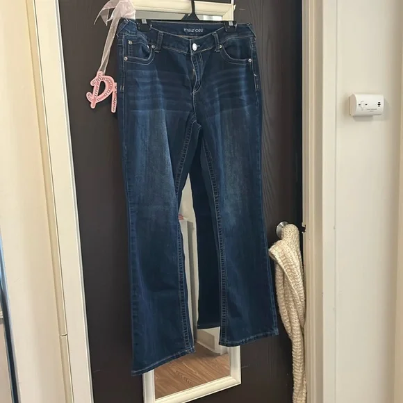 Nice pair of Maurice’s jeans dark wash - Picture 1 of 3